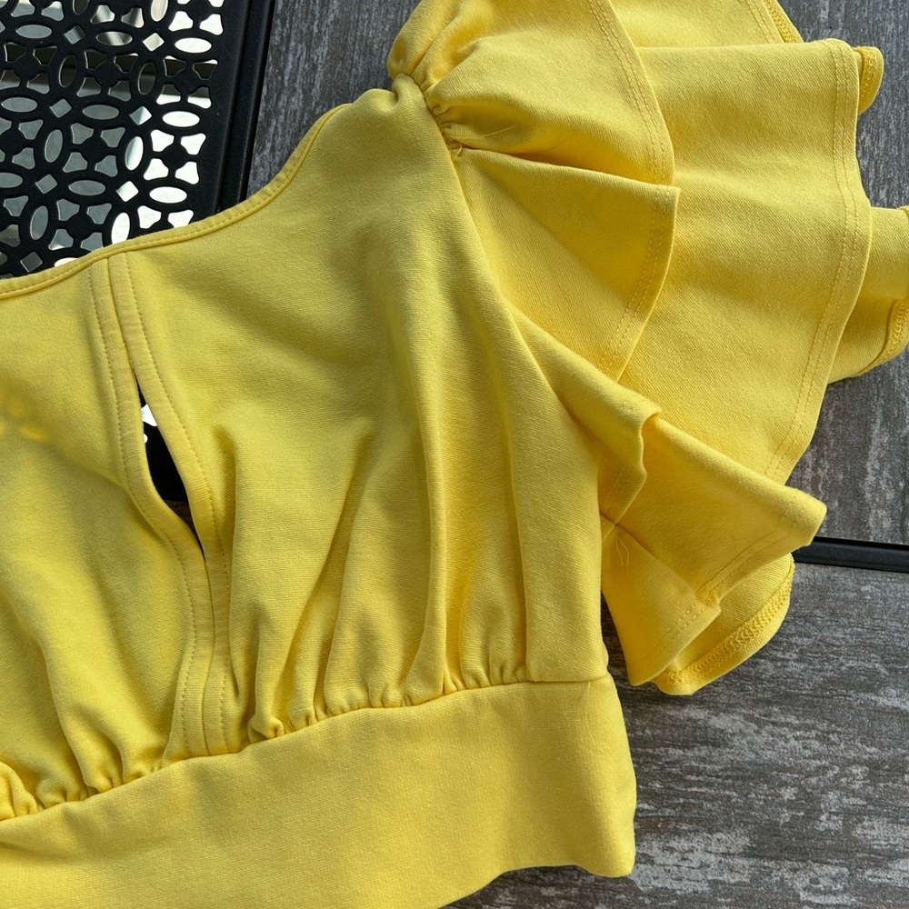 Yellow Backless Top🤍
